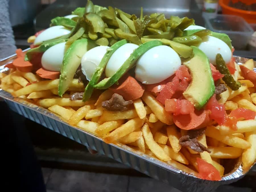 Pichanga con palta, tomate y huevo